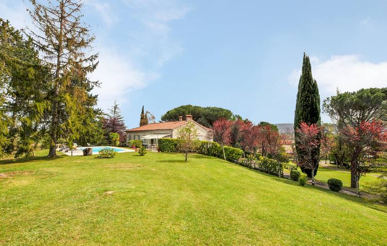 Location de vacances pour 4 personnes, avec Terrasse ainsi que Jardin et Piscine à La Bastide-sur-l'Hers