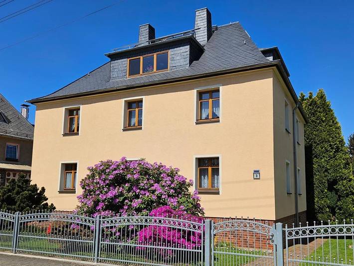 Gîte pour 3 personnes, avec vue et jardin, animaux acceptés à Oberlungwitz