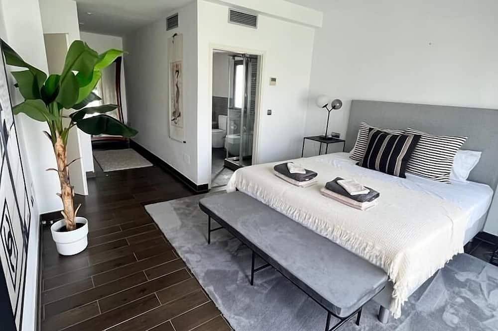 Luxurious villa (4 bedrooms) with heated pool for vacation and workation in La Cala de Mijas, Mijas