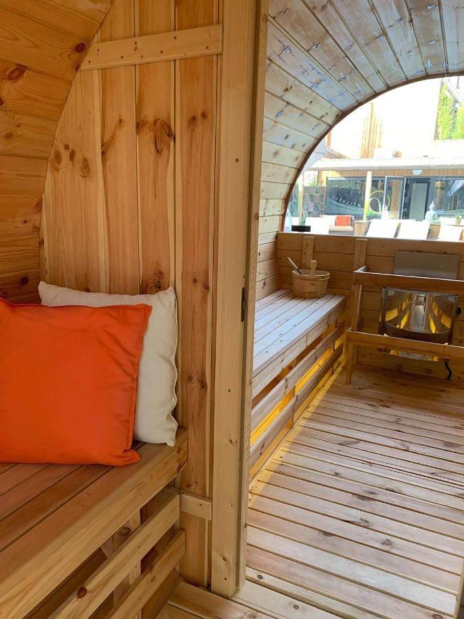 Location de vacances pour 2 personnes, avec sauna et piscine ainsi que terrasse et jacuzzi à Herstal - 3