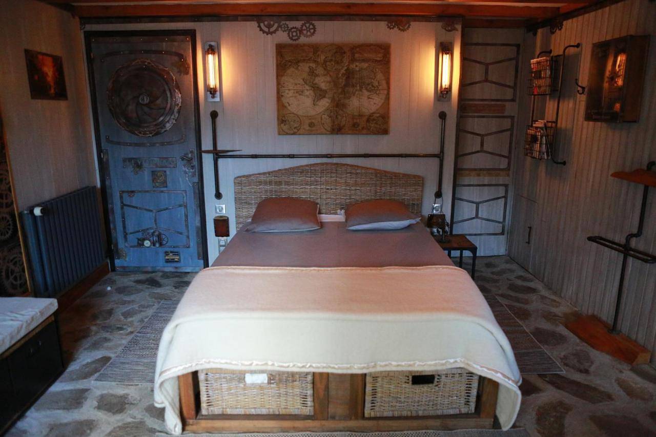 Family Room with Private Bathroom in Saint-Beauzire, Haute-Loire