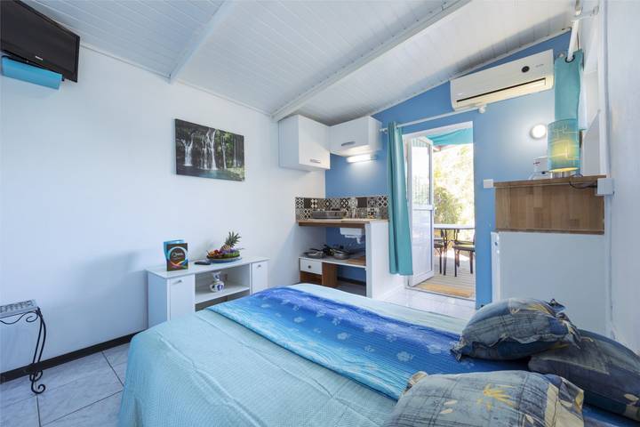 Gîte pour 20 personnes, avec terrasse ainsi que jardin et piscine, animaux acceptés sur l' Île de la Réunion - 4