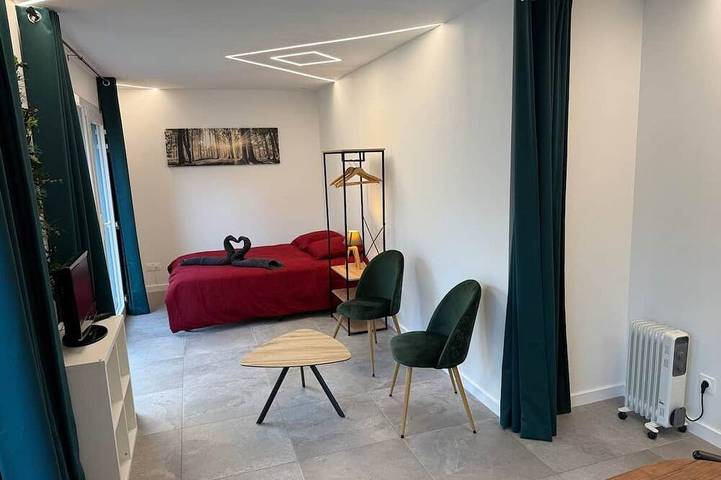 Apartamento entero, A studio apartment with parking, a garden, and breakfast in Besanzón, Doubs (desambiguación)