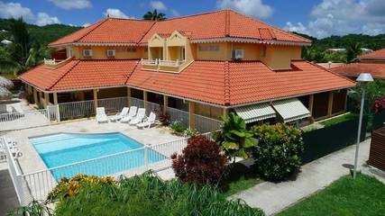 Gîte pour 4 personnes, avec vue ainsi que jardin et piscine dans Anse à l'Ane