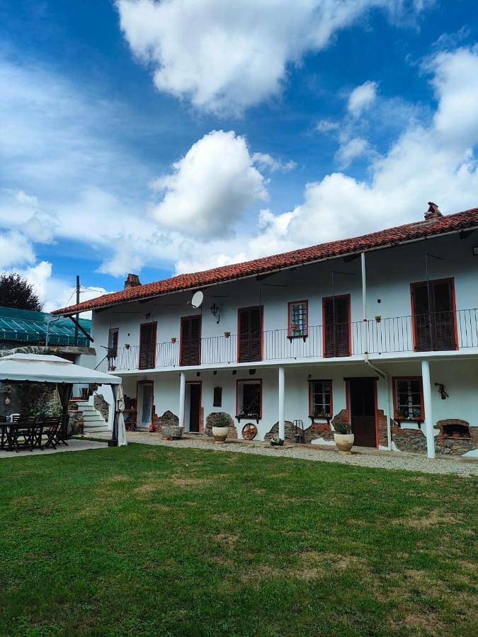 B&b per 3 persone, con Balcone e Terrazza nonché Giardino a Pinerolo