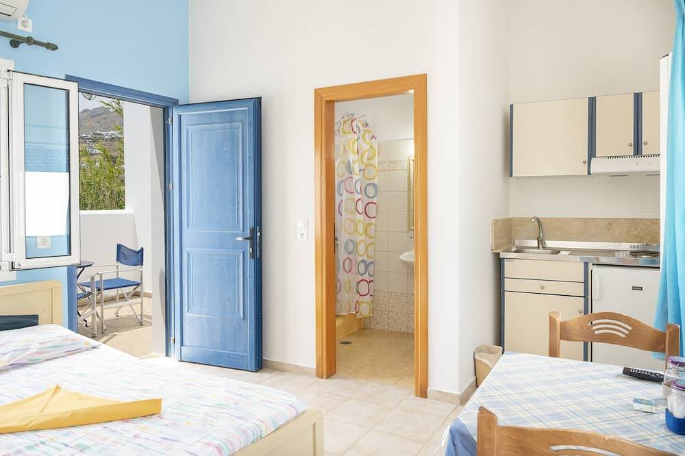 Apartamento entero, Apartamento estudio 'Studios Ninemia Serifos 2' con vistas al mar, Wi-Fi y aire acondicionado. in Livadi, Cícladas