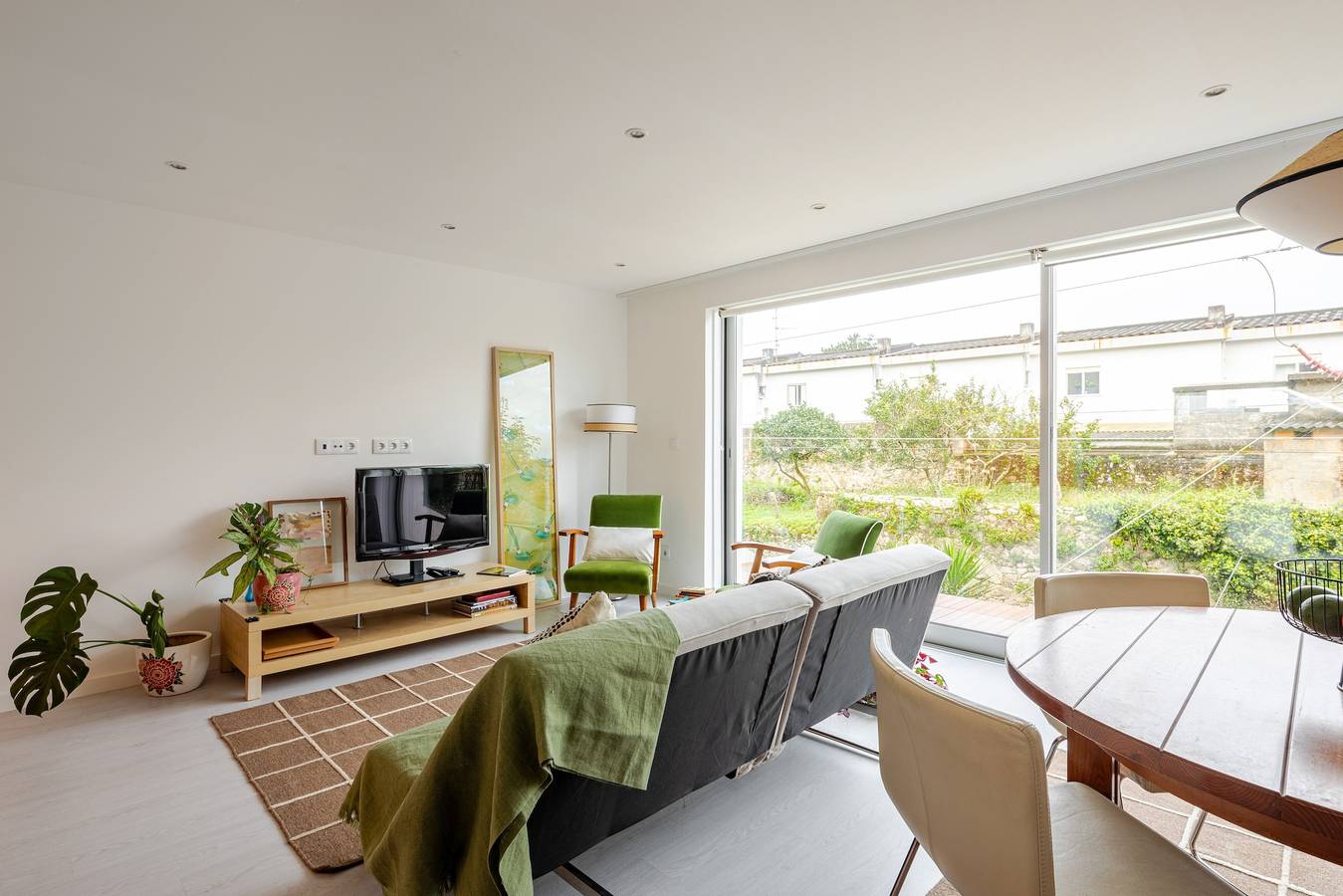 Entire apartment, 'Algas n'areia' Apartment with Private Terrace and Wi-Fi in Moledo, Viana do Castelo District