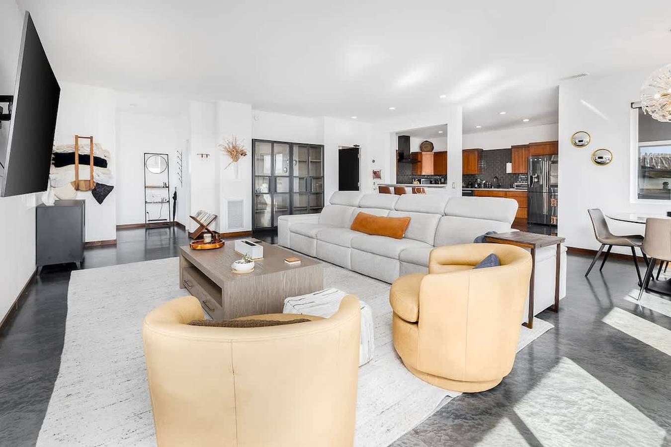 Large Home With Sauna in Oceanside, San Diego County