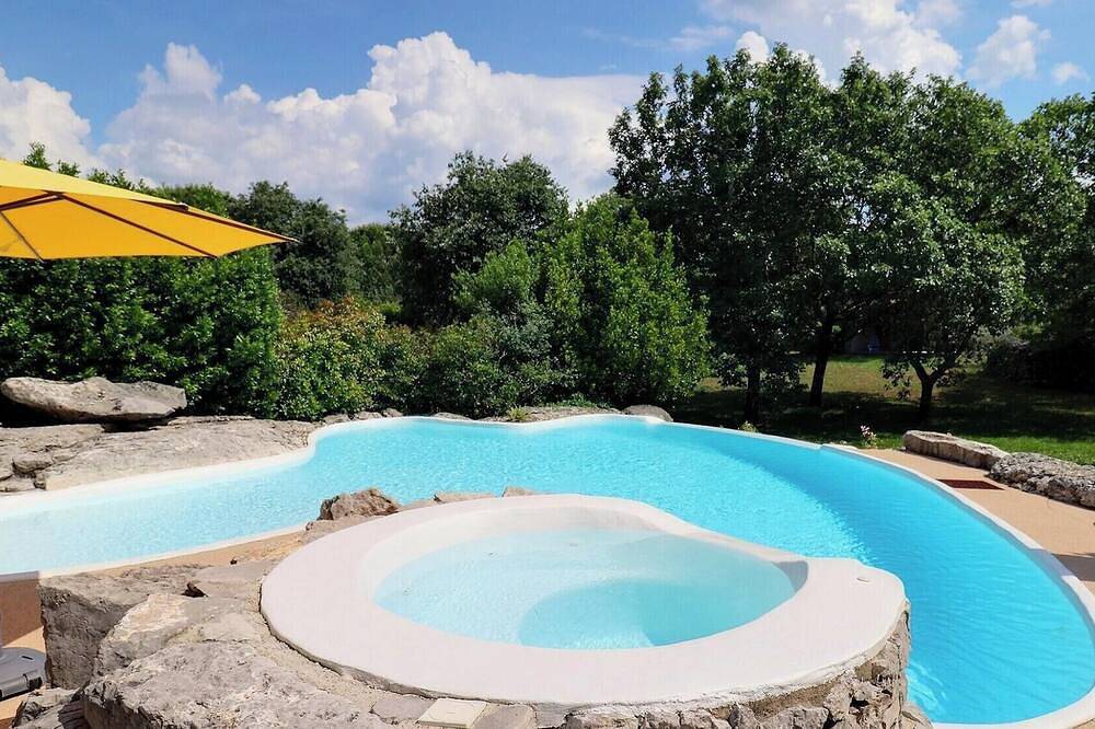 4*-rated cottage near a turquoise lagoon in exceptional surroundings! in Labeaume, Ardèche