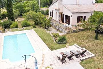 Gîte pour 10 personnes, avec terrasse et jardin à Saint-Étienne-les-Orgues