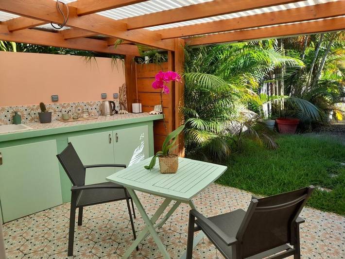 Appartement de vacances pour 2 personnes, avec piscine ainsi que terrasse et vue