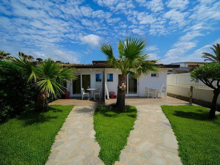 Casa vacanza per 2 persone, con panorama e giardino in Capo Vaticano