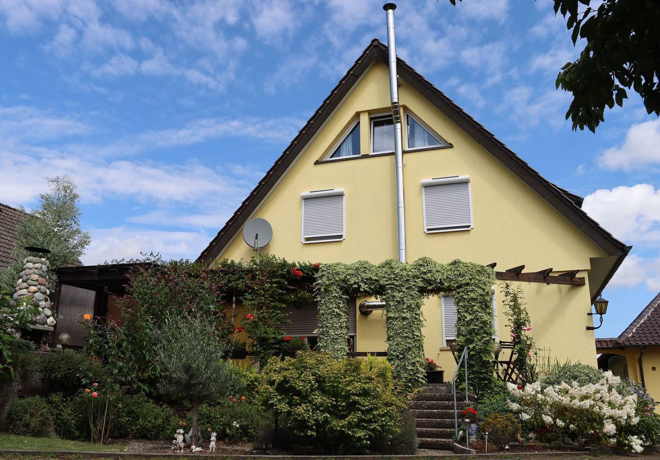 Ganze Wohnung, Ferienwohnung 'Honacker' mit Privatterrasse, Gemeinschaftsgarten und Wi-Fi in Steißlingen, Landkreis Konstanz