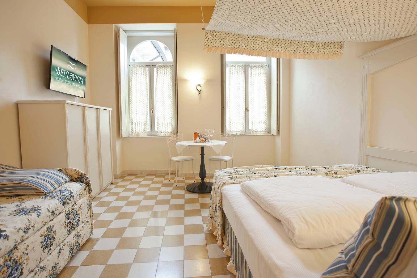 Cały apartament, Classic Studio Apartment (20 m²) City View, Wi-Fi, Air Conditioning in Riva del Garda, Góry Garda