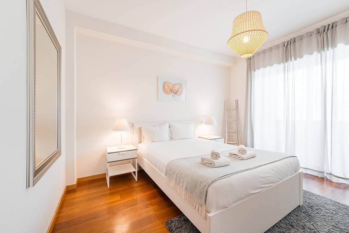 Entire apartment, Guestready - Cityscape residence with balcony in Cedofeita, Porto