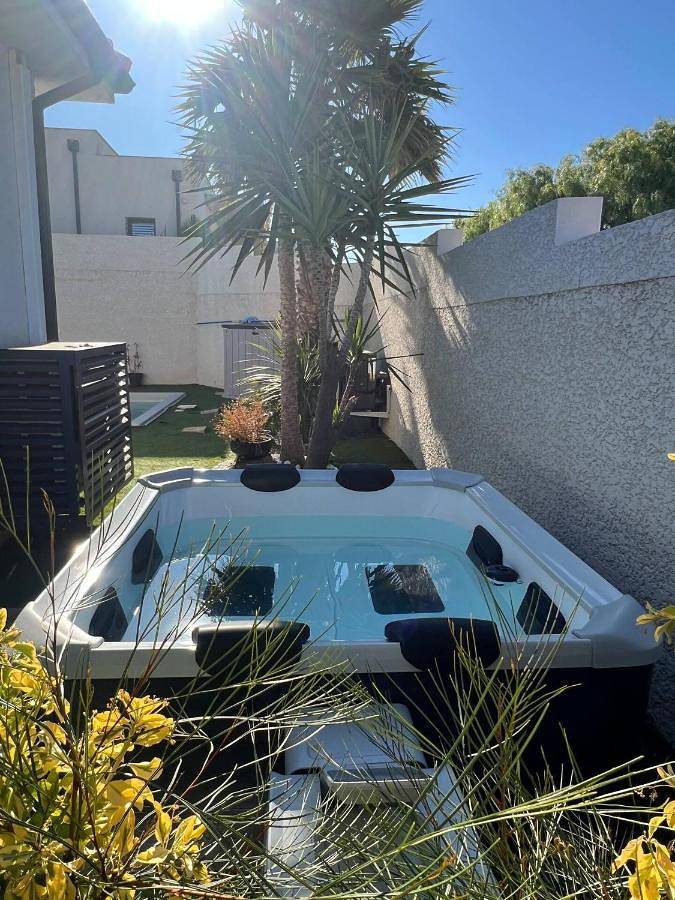 Location de vacances pour 9 personnes, avec piscine ainsi que jardin et jacuzzi à Sauvian - 4
