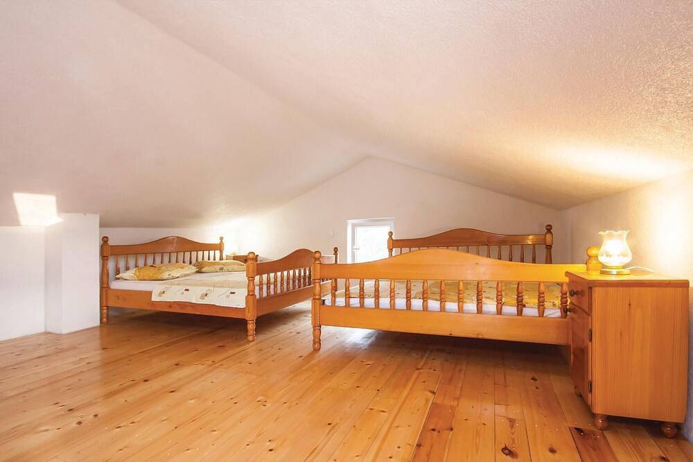 Wspaniały dom na Jezerze z kuchnią in Tisno, Murter (wyspa)