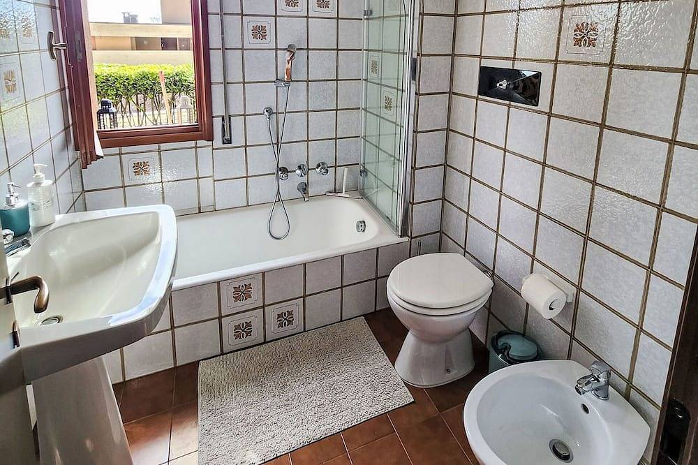 Ganze Wohnung, Gemütliche Wohnung für 3 Gäste mit W-Lan, Klimaanlage, Tv, Innenhof und Haustiere erlaubt in Lesa, Lago Maggiore (Piemont)