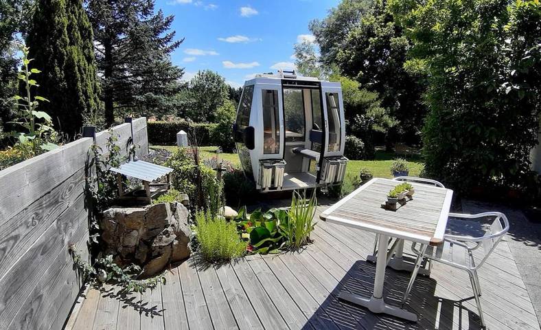Gîte pour 2 personnes, avec terrasse et jardin à Les Ancizes-Comps