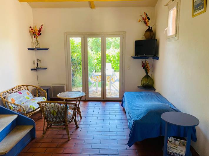 House "Great Location, Pool, Dogs Welcome, Garden" with Shared Pool, Private Terrace & Wi-Fi in Lorgues, Draguignan region