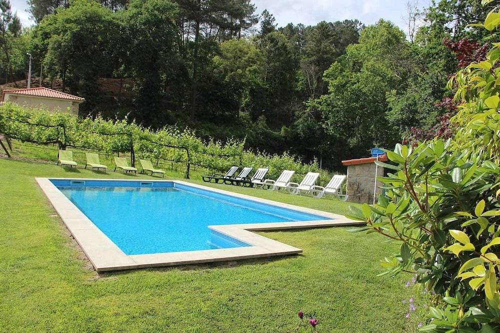 Casa da Boavista (Camélias de Basto-Turismo Rural) in Britelo, Gémeos e Ourilhe, Distrito de Braga
