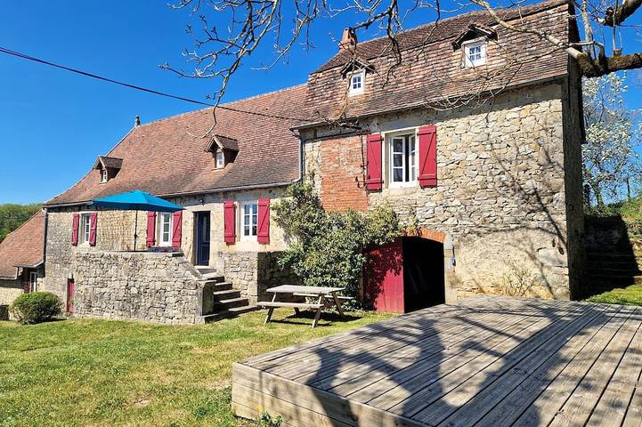 Location de vacances pour 10 personnes, avec jardin à Mayrinhac-Lentour