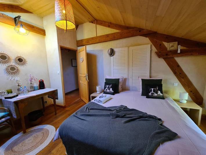 Chambre d’hôte pour 3 personnes, avec jardin et bassin pour enfant ainsi que vue et piscine à Saint-Sylvestre-sur-Lot