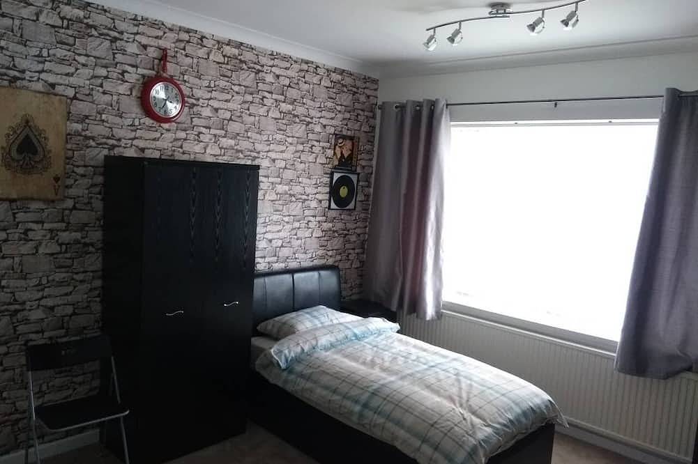 Tranquil Detached House **10 mins Walk to City ** in Nottingham, East Midlands