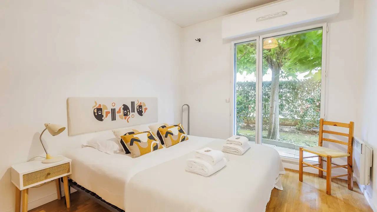 Entire holiday apartment, Holiday apartment for 5 people in Clichy, Hauts-de-Seine