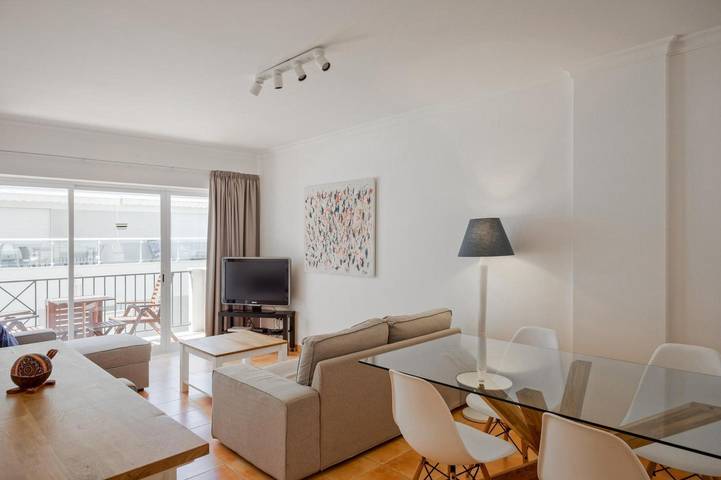 Entire apartment, Apartment 'Monte Gordo Beach Flat with Balcony' with Balcony, Wi-Fi and Air Conditioning in Monte Gordo, Faro District
