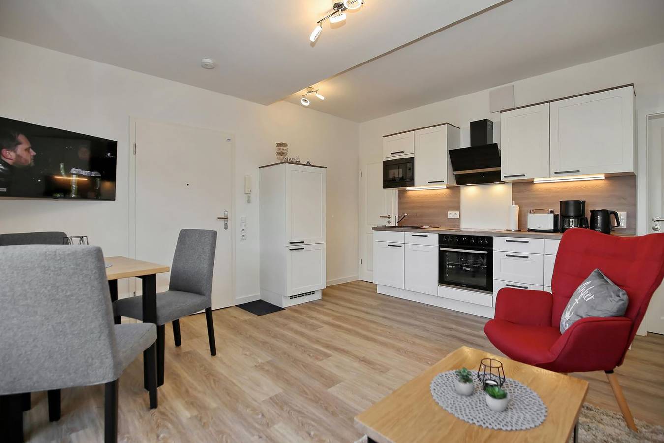 Ganze Wohnung, Ferienwohnung Kühlungsborn nur 50 m zum Strand – 2 Zimmer mit Balkon in Ostseebad Kühlungsborn, Kühlungsborn