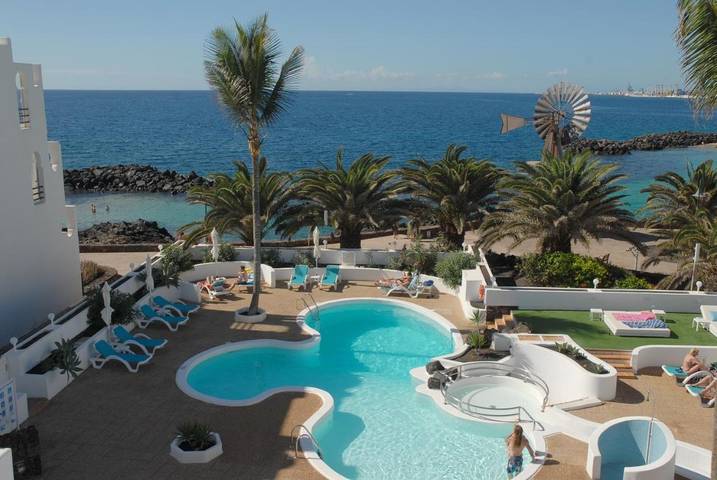 Apartamento para 2 personas, con jardín además de piscina y vistas en Costa Teguise
