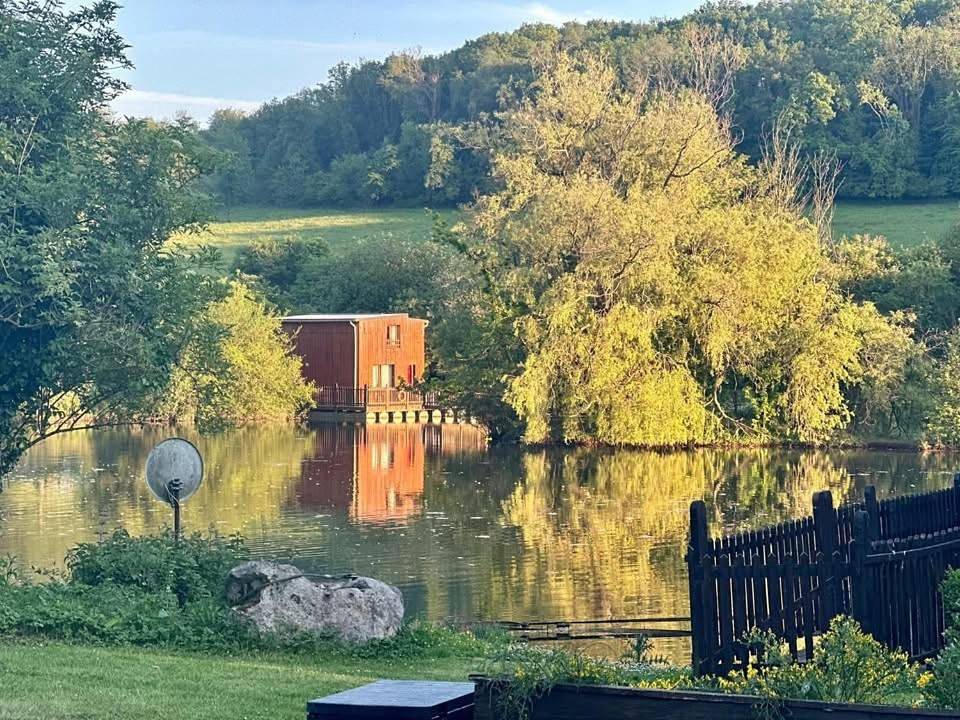 Cabanes flottantes et gîtes au fil de l'eau in Colleville, Région du Havre