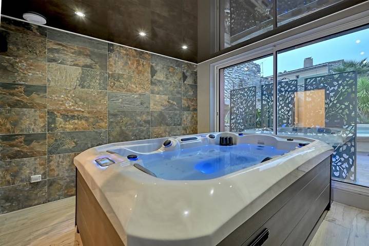 Chambre d’hôte pour 2 personnes, avec jacuzzi ainsi que jardin et piscine dans le Gard - 3