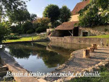 Gîte pour 6 personnes, avec jardin ainsi que vue et piscine, adapté aux familles à Ceton