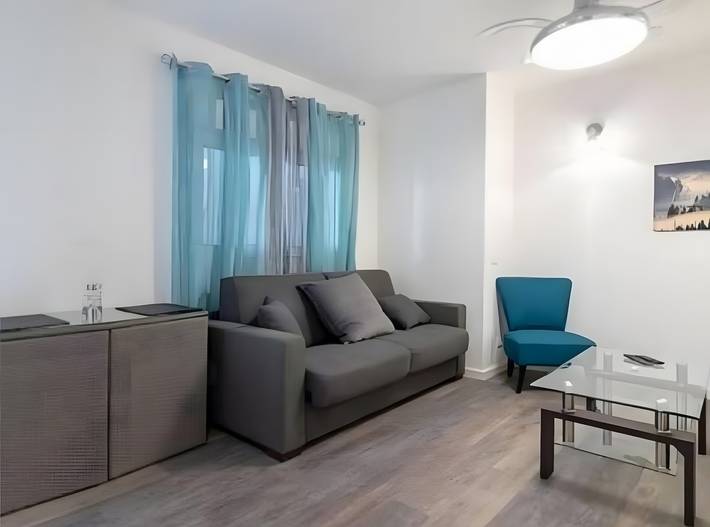 Apartamento entero, Vacaciones 'Casa Paula - 22' con vistas a la montaña, piscina compartida y Wi-Fi in Arinaga, Agüimes