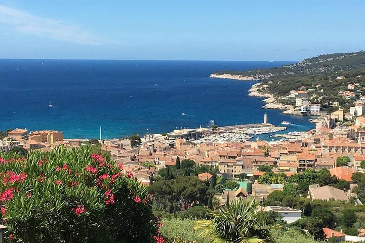 Location de vacances pour 4 personnes, avec balcon ainsi que jacuzzi et jardin à Cassis