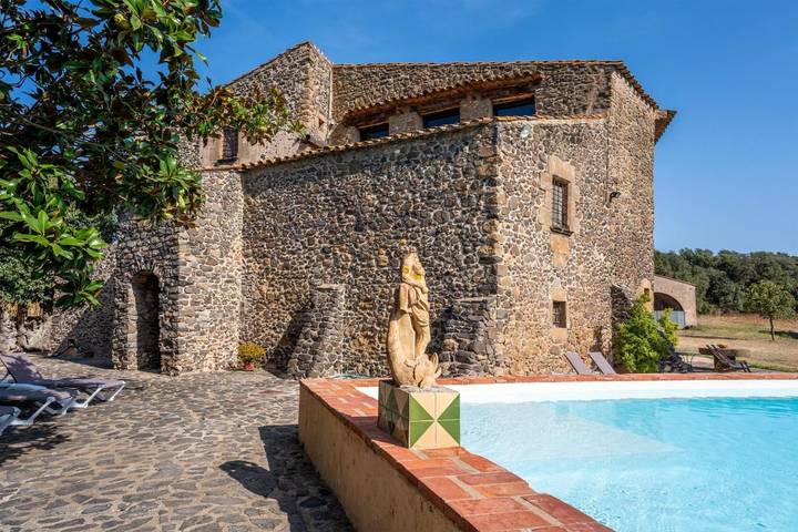 Casa rural para 11 personas, con Balcón y Terraza además de Jardín y Piscina en Rupiá