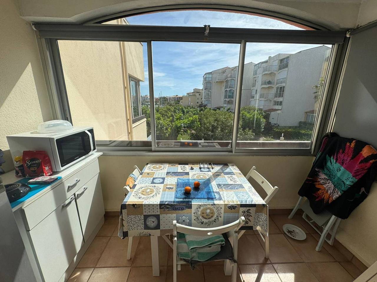 Entire studio, Cozy Studio in Cap d'Agde for 2 with Boat Views in Cap d'Agde, Agde