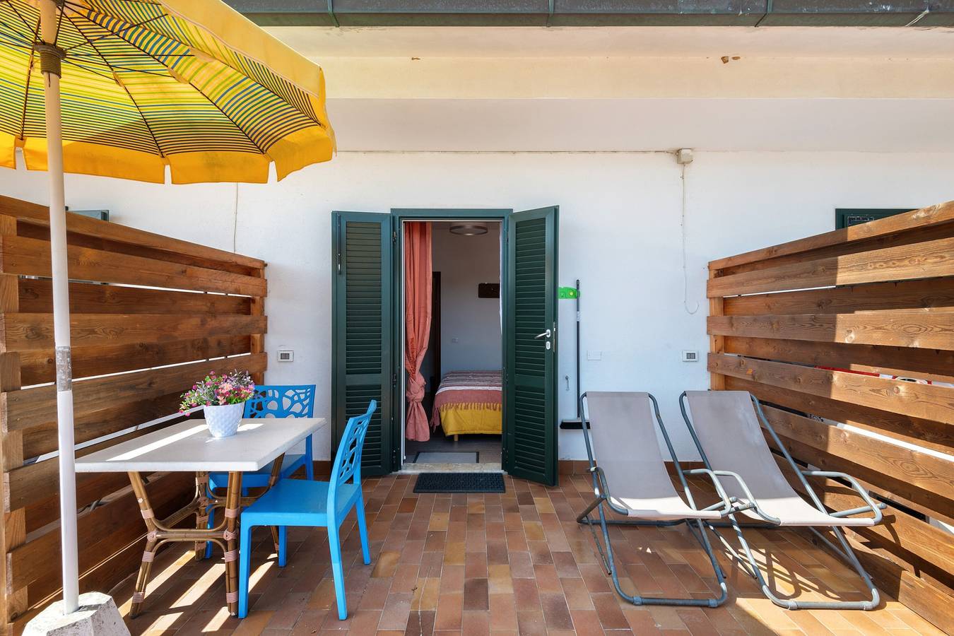 Zimmer 'Sciabattica - Zimmer 1' mit Meerblick, privater Terrasse und Wlan in Lacona, Elba