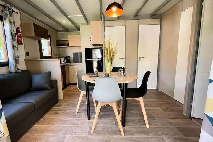 Maison pour 4 personnes, avec sauna et terrasse ainsi que piscine et jacuzzi, animaux acceptés à Coulon