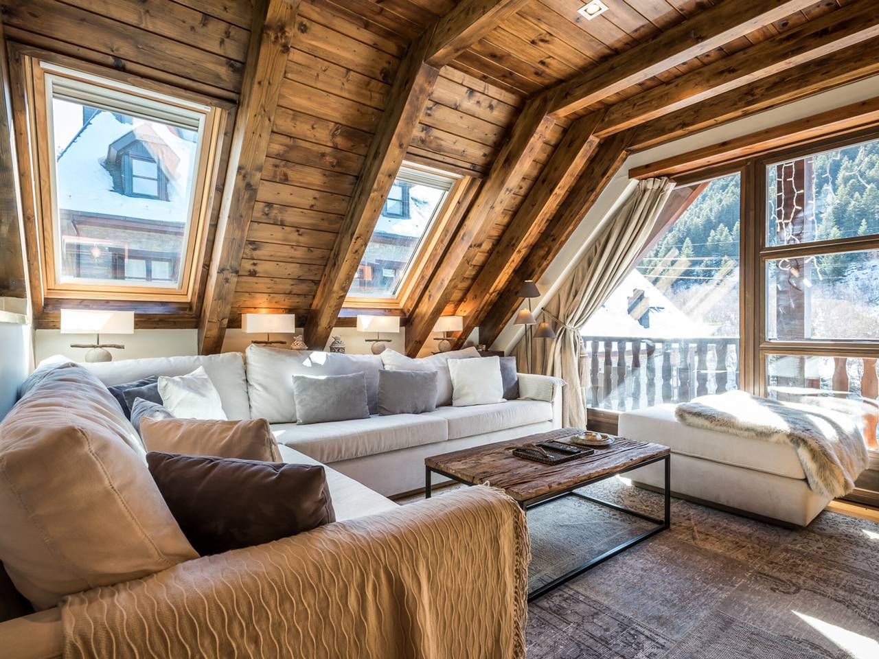 Entire apartment, Luxury duplex for 8 with parking at Baqueira Beret in Baqueira, Naut Aran