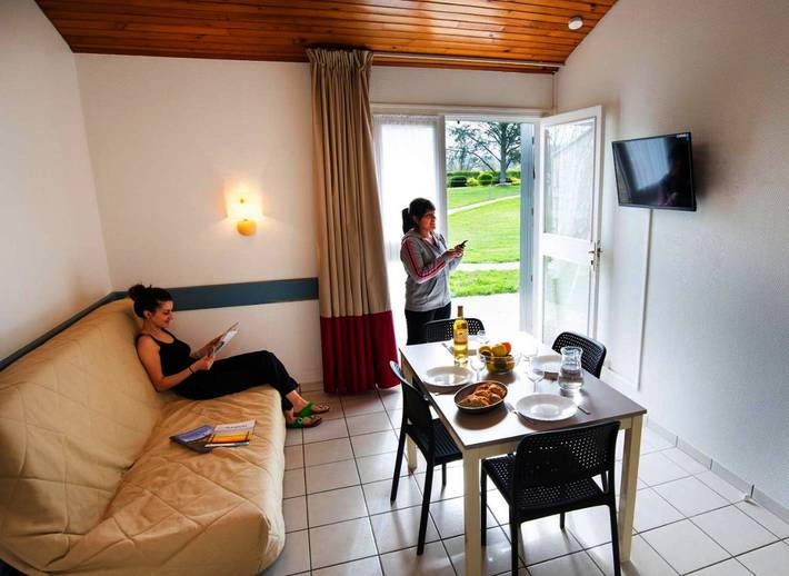 Parc de vacances pour 5 personnes, avec vue et piscine ainsi que bassin pour enfant et jardin dans l' Aveyron - 3