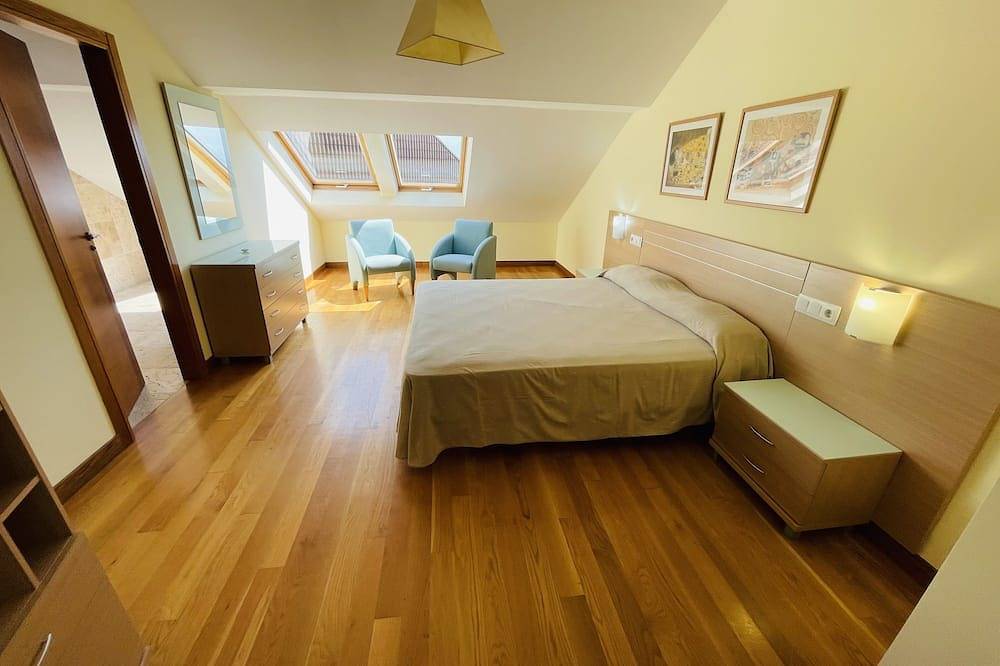 First Line Beach, Spa, Swimming Pools, Tennis, Paddle, Squash, Garden, Children'S Playground. in O Grove, Rías Baixas