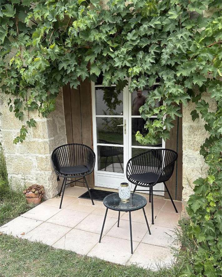 Location de vacances pour 2 personnes, avec terrasse et jardin ainsi que piscine et jacuzzi à Anthé - 4