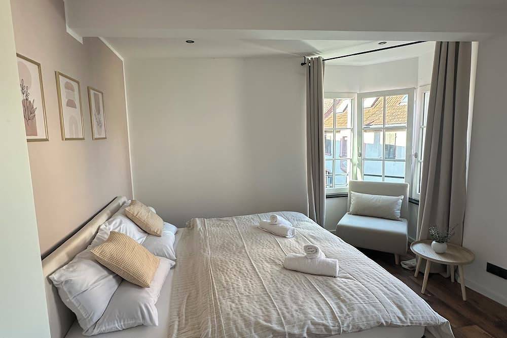 Ganze Wohnung, Charmante Ferienwohnung mit großer Dachterrasse & Wintergarten in Gau-Algesheim, Rheinhessen