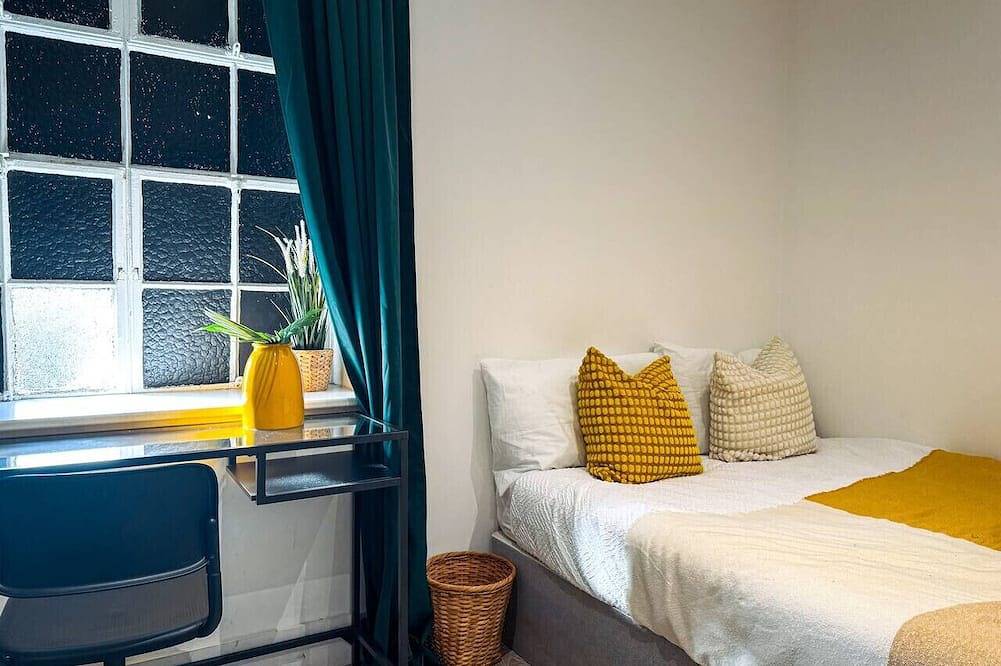 Apartamento entero, Charming 1-Bed Flat | Steps from Maidstone High St in Kent