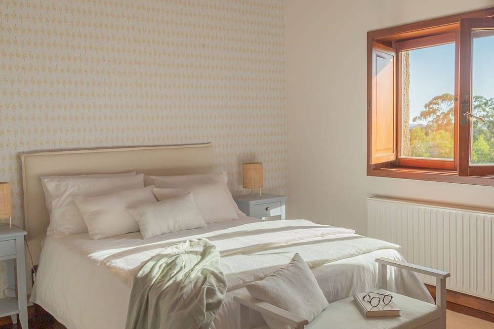 Refurbished Rural House With Beautiful Rooms in Catoira, Rías Baixas