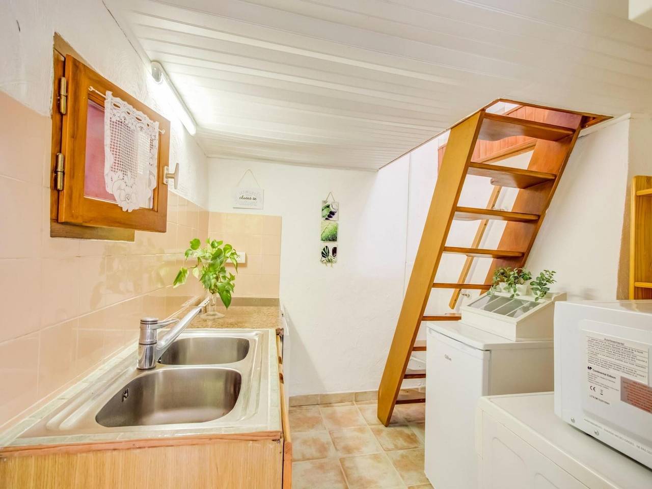 Pretty Holiday Home in Berre-les-Alpes with Garden in Berre-les-Alpes, Nizza Region