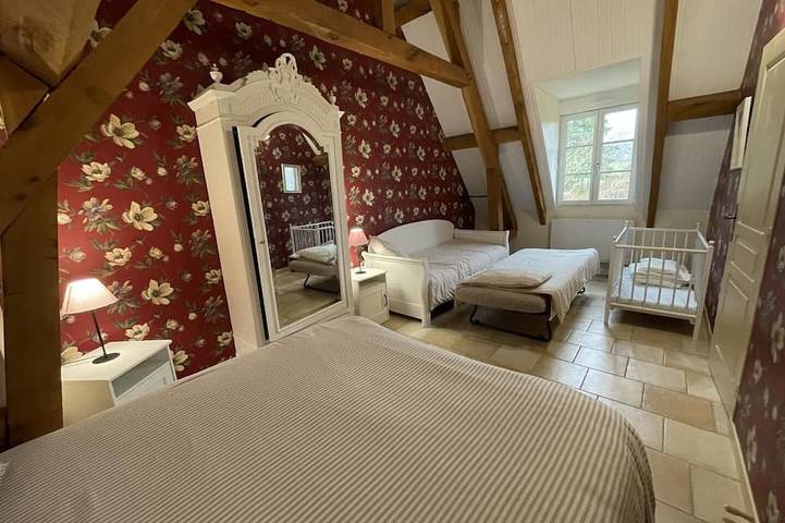 Location de vacances pour 8 personnes, avec terrasse ainsi que jardin et piscine à Chédigny - 2